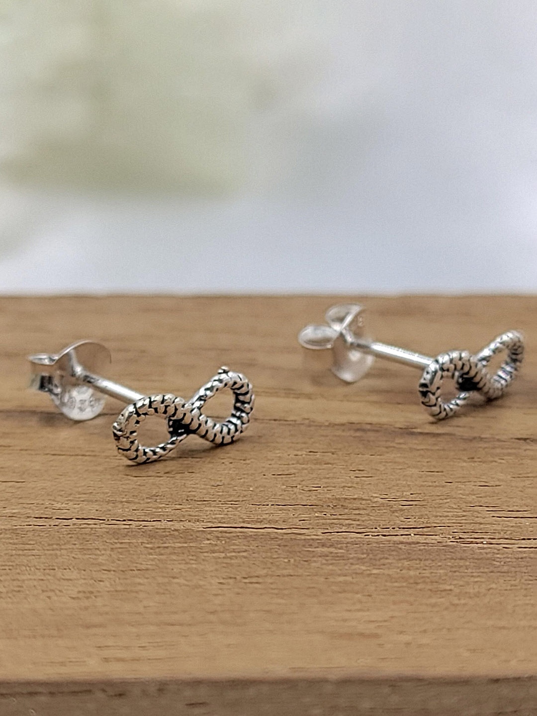

AMONROO 925 Sterling Silver Rhodium-Plated Quirky Shaped Studs