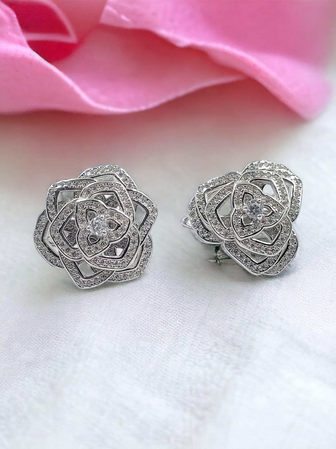 

AMONROO 925 Sterling Silver Rhodium-Plated Cubic Zirconia Studded Floral Shaped Studs