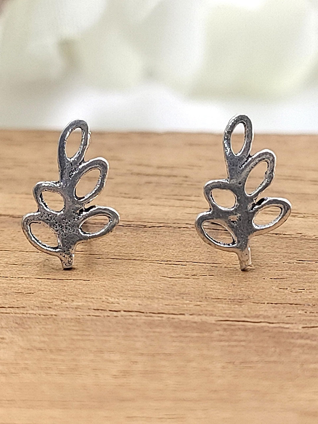 

AMONROO 925 Sterling Silver Rhodium-Plated Contemporary Shaped Studs