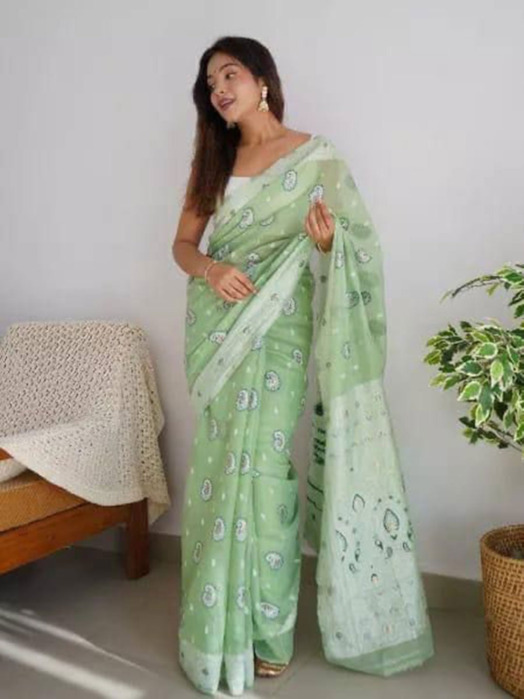

ZIBLON Woven Design Art Silk Banarasi Saree, Green