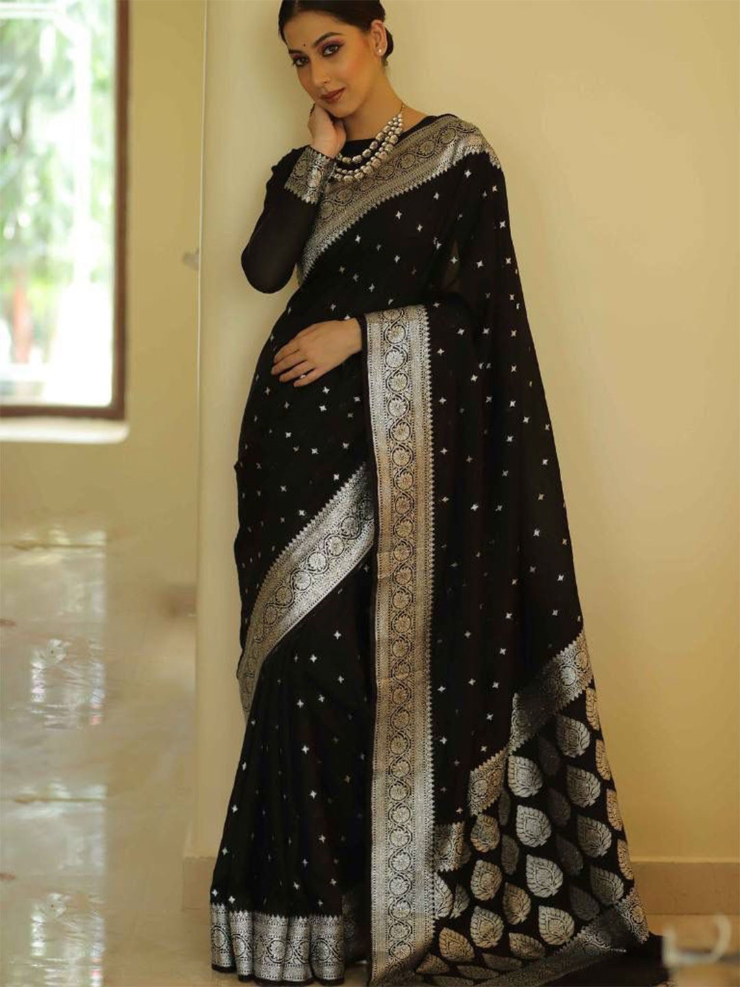 

ZIBLON Ethnic Motifs Woven Design Zari Banarasi Saree, Black