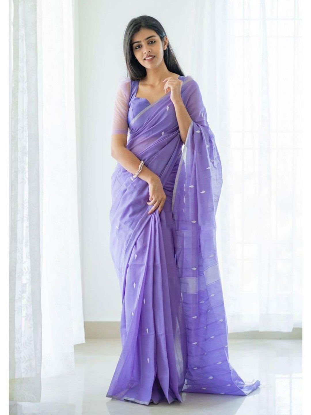 

ZIBLON Woven Design Saree, Purple