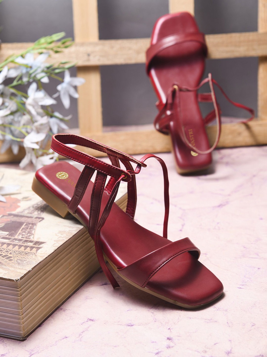 

DIVASTRI Women Ethnic Open Toe Flats, Red