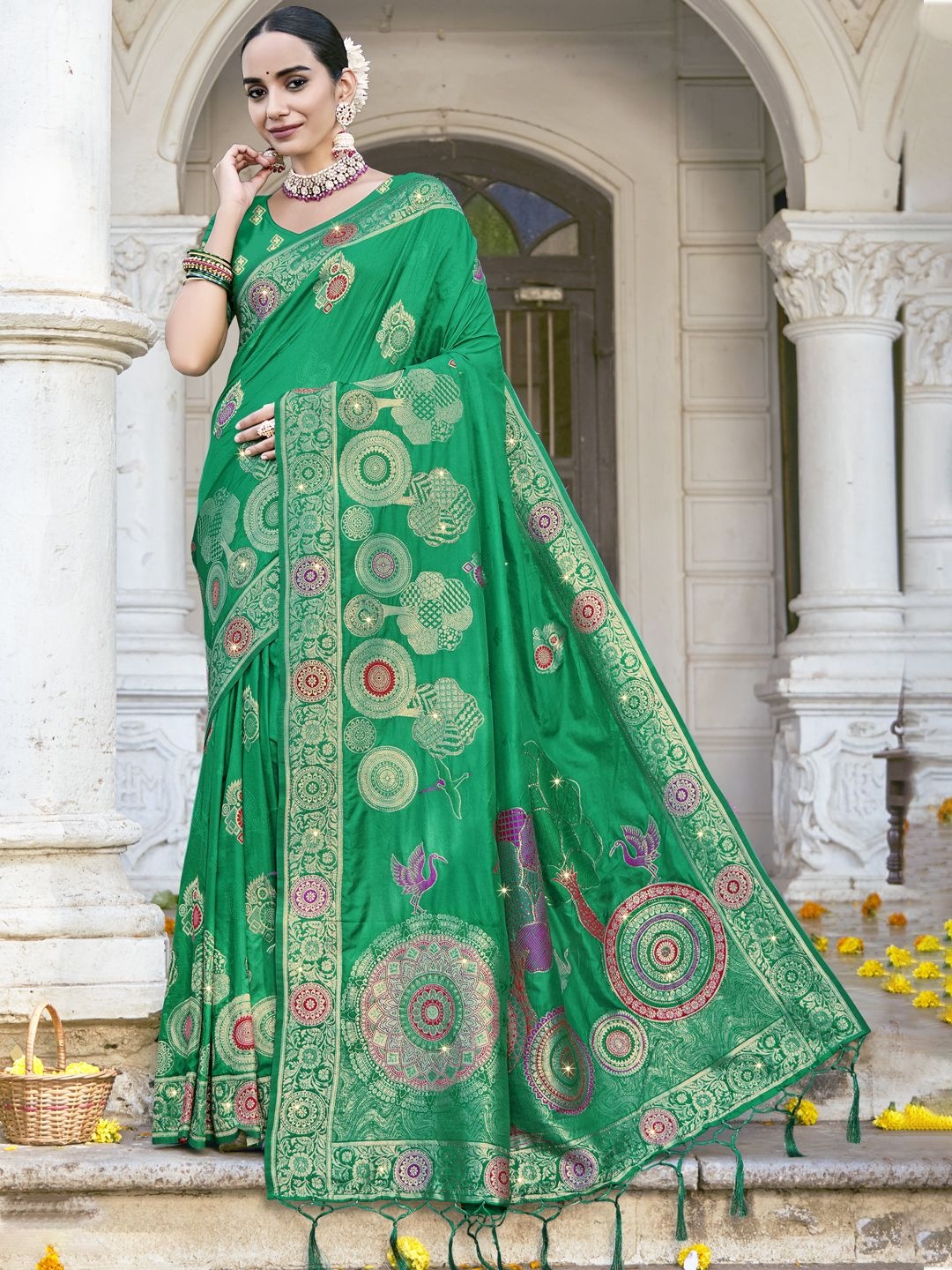 

SANGAM PRINTS Woven Design Zari Tussar Saree, Green