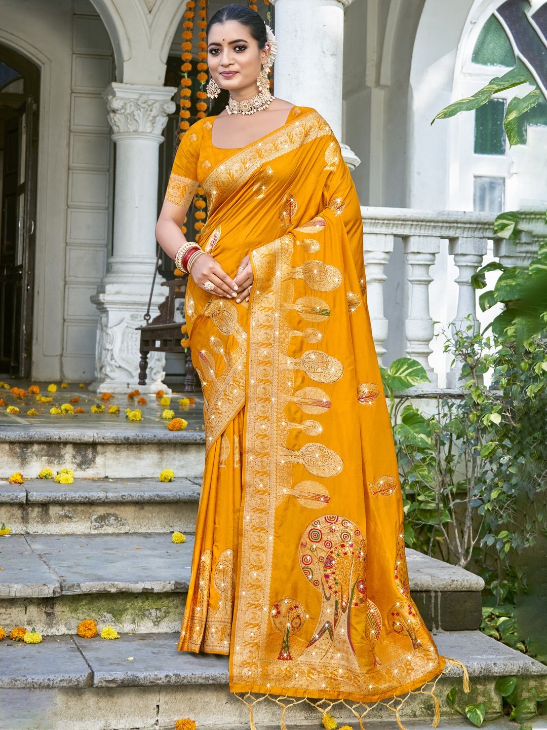 

SANGAM PRINTS Woven Design Zari Saree, Mustard