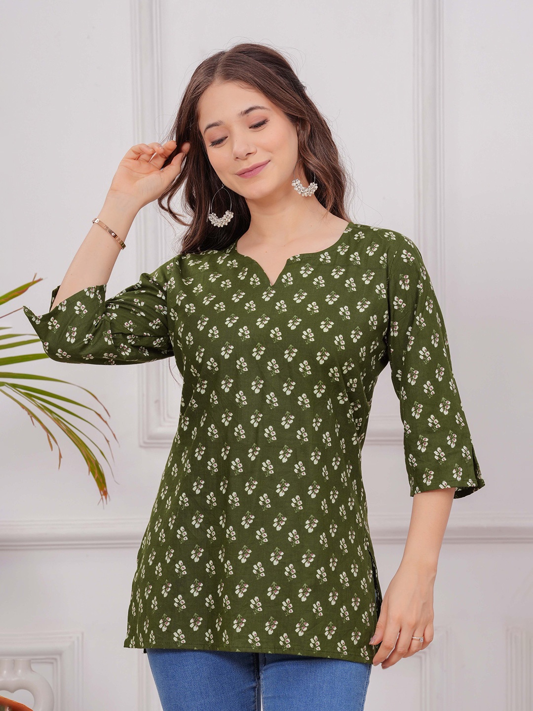 

MF ERA Women Floral Printed Pure Cotton Kurti, Green