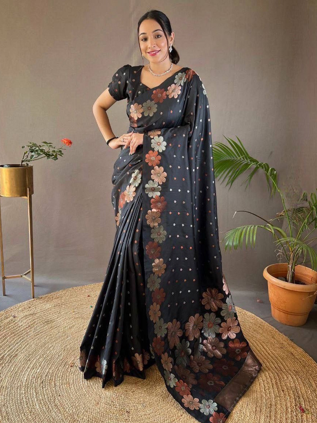 

ZIBLON Woven Design Zari Banarasi Saree, Black
