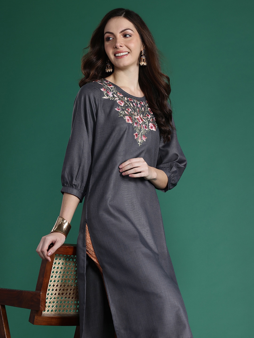 

Sangria Solid Floral Yoke Design Thread Work Kurta with Palazzos, Grey