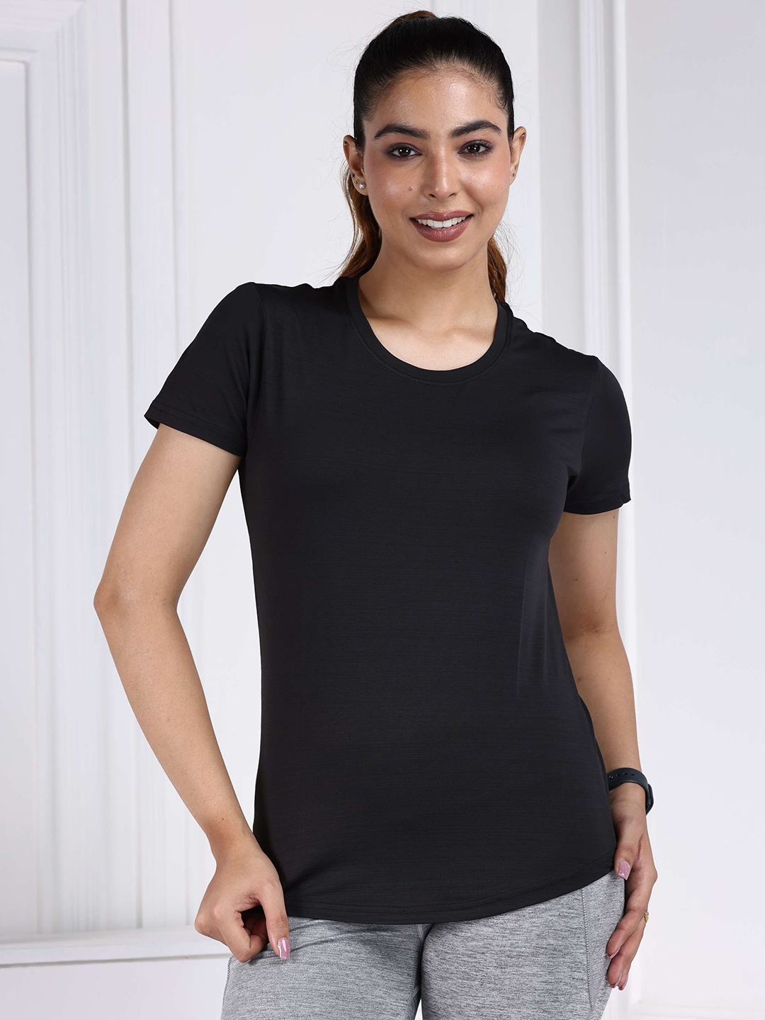 

Mlada Round Neck Short Sleeves Rapid-Dry Regular T-shirt, Black