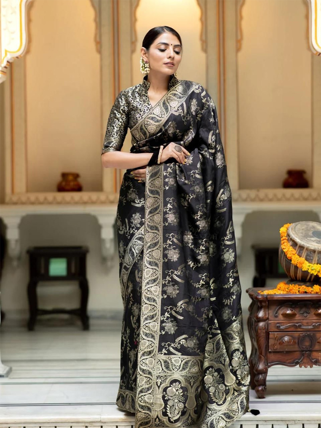 

ZIKARAA Floral Zari Pure Silk Saree, Black