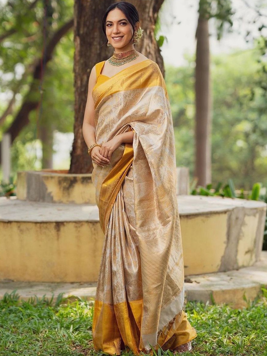 

ZIKARAA Woven Design Zari Pure Silk Kanjeevaram Saree, Cream