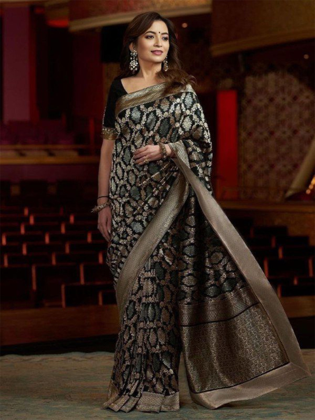 

ZIKARAA Women Woven Design Floral Zari Kanjeevaram Pure Silk Saree, Black