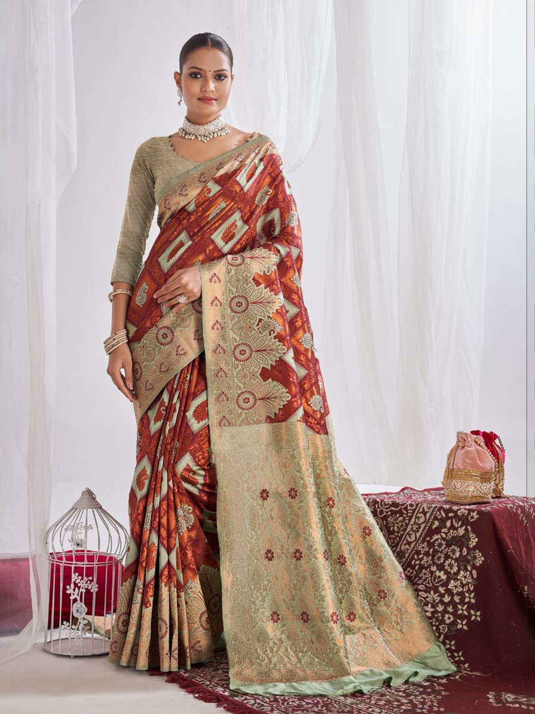 

ZIKARAA Paisley Zari Pure Silk Saree, Brown