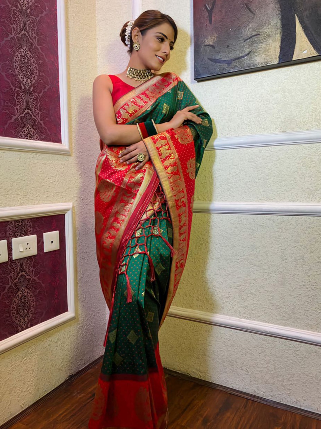 

ZIKARAA Ethnic Motifs Woven Design Zari Pure Silk Saree, Green