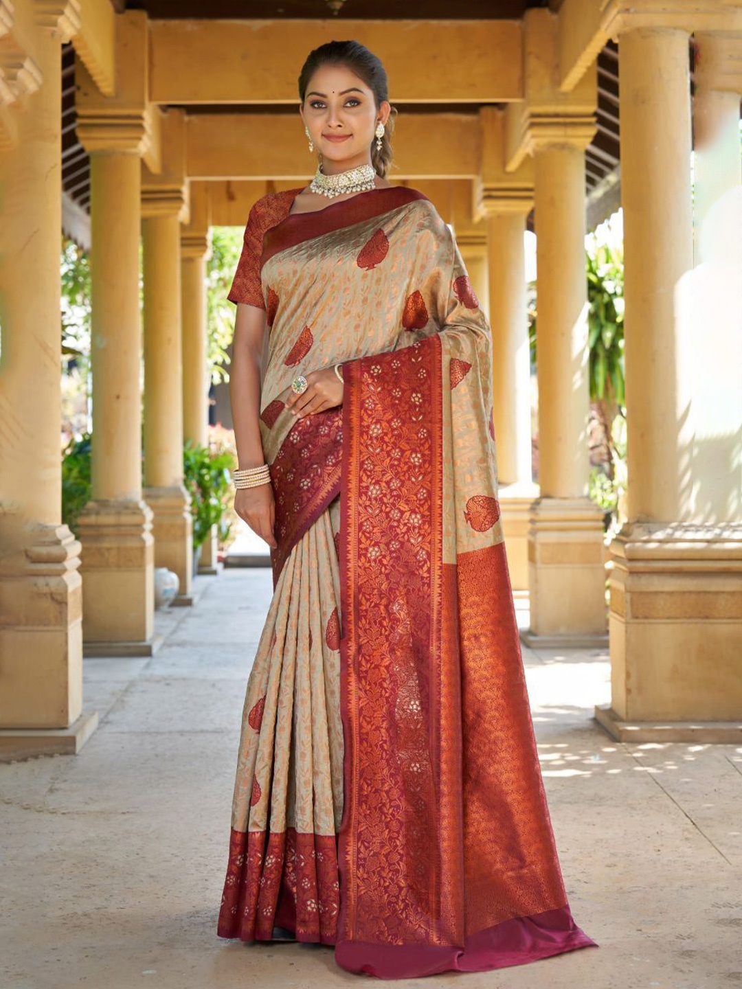 

ZIKARAA Kanjeevaram Woven Design Saree, Brown