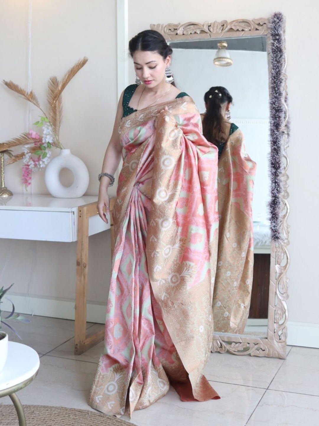 

ZIKARAA Floral Zari Pure Silk Saree, Peach