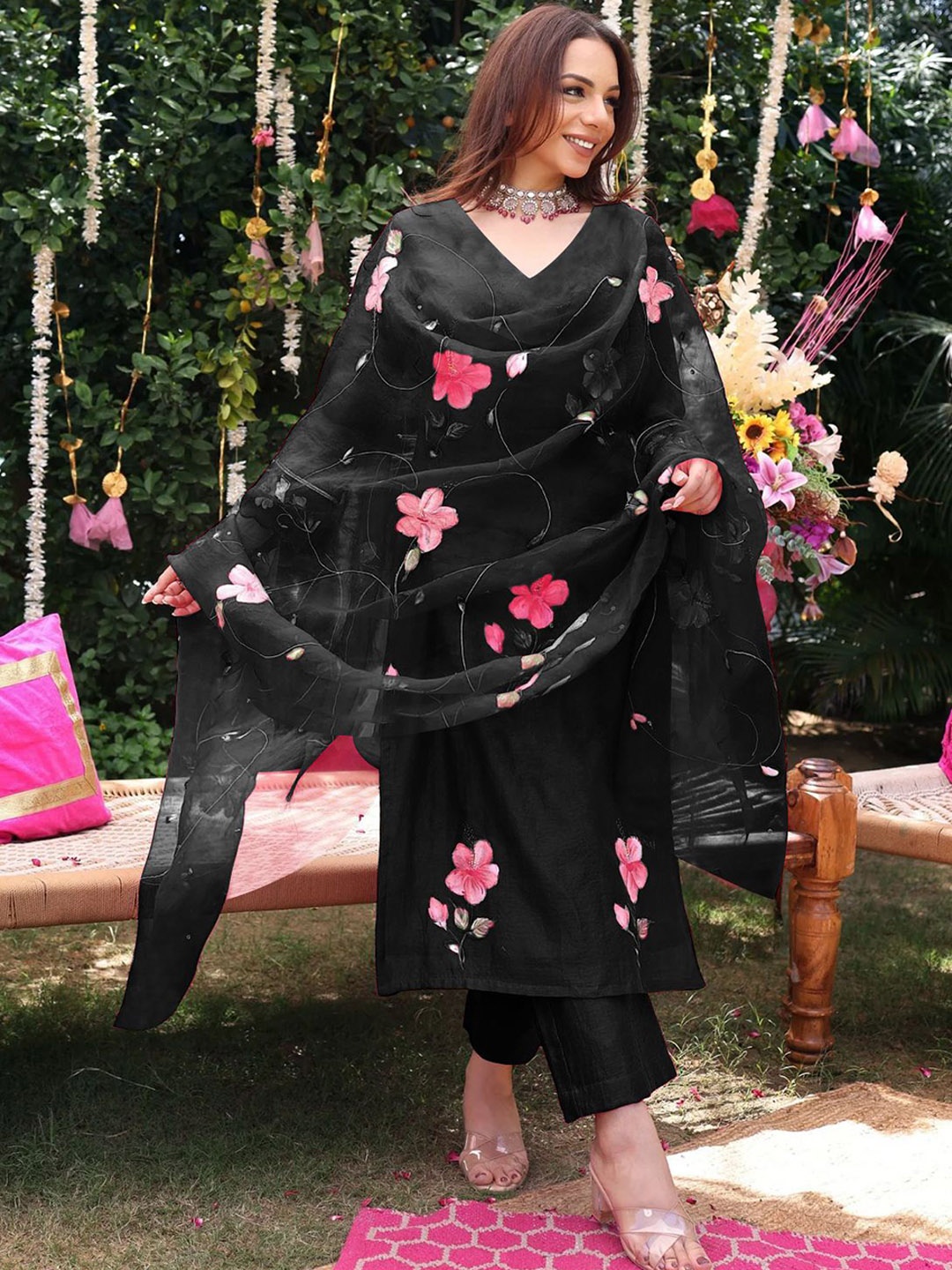 

GoSriKi Floral Printed V-Neck Kurta with Palazzos And Dupatta, Black