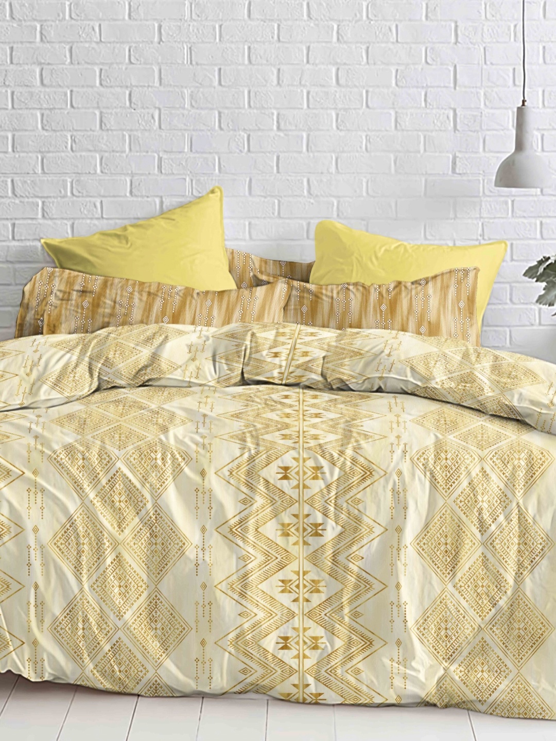 

Ariana Yellow & White Geometric Printed 144 TC Cotton King Bedsheet Set 2.70 m x 2.25 m