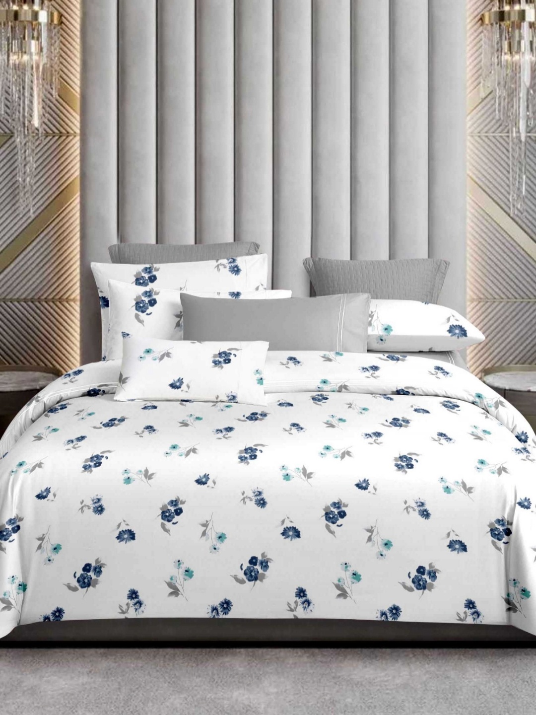 

Ariana Navy Blue & White Floral Printed 200 TC Cotton King Bedsheet Set 2.70 m x 2.70 m