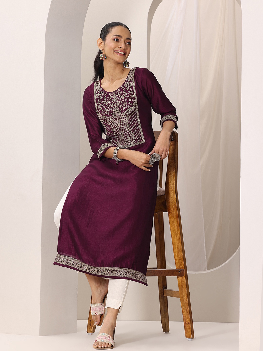 

Libas Floral Embroidered Zari Round Neck Straight Kurta, Fuchsia