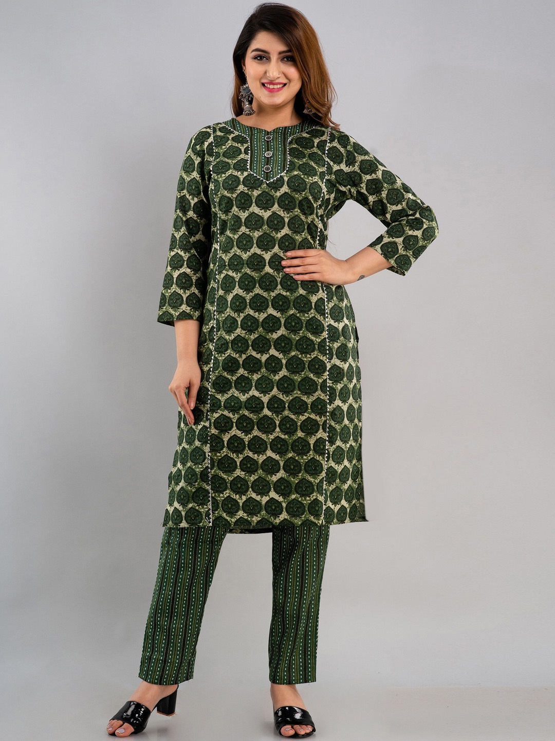 

CUEGAL Ethnic Motifs Printed Pure Cotton Straight Kurta With Trousers, Green