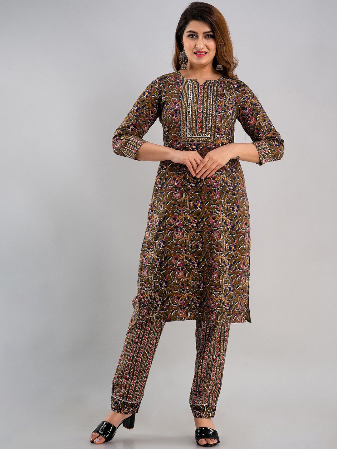 

CUEGAL Floral Printed Notch Neck Gotta Patti Pure Cotton Straight Kurta With Trousers, Brown