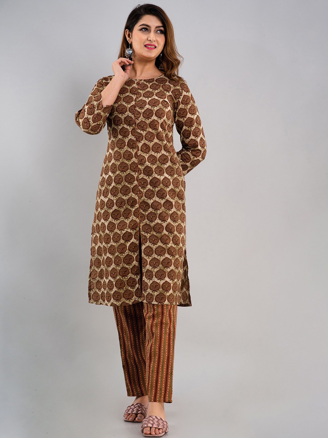

CUEGAL Ethnic Motifs Printed Pure Cotton Straight Kurta With Trousers, Brown