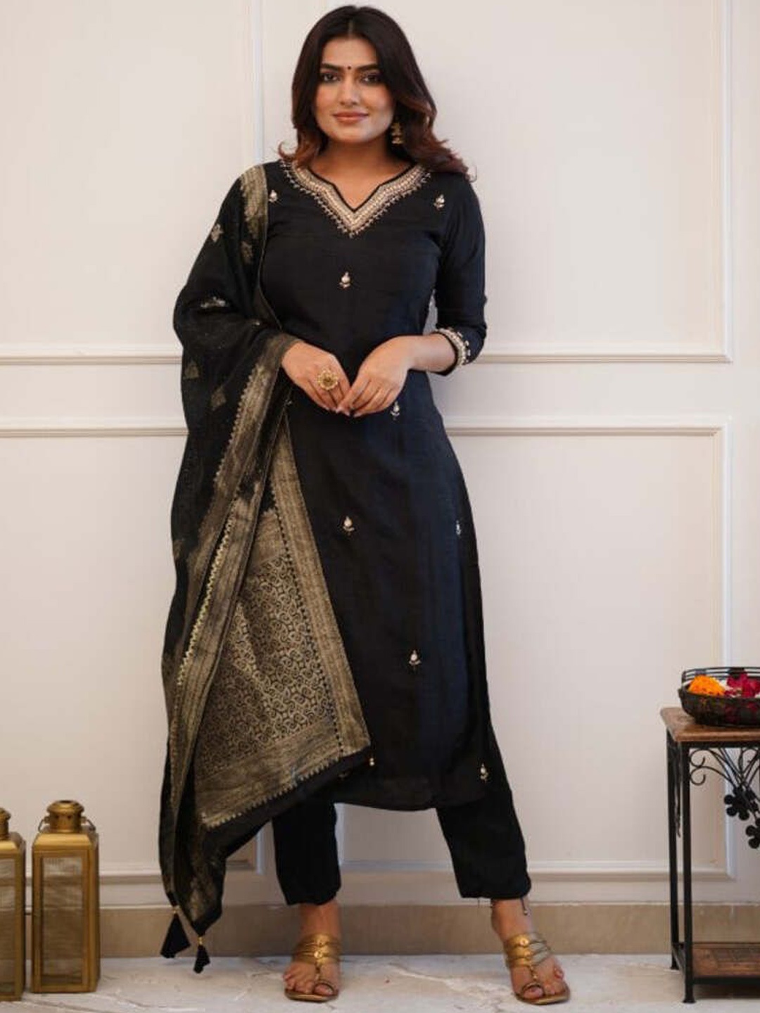 

SHIJILA Ethnic Motif Embroidered Notch Neck Straight Kurta With Trousers And Dupatta, Black