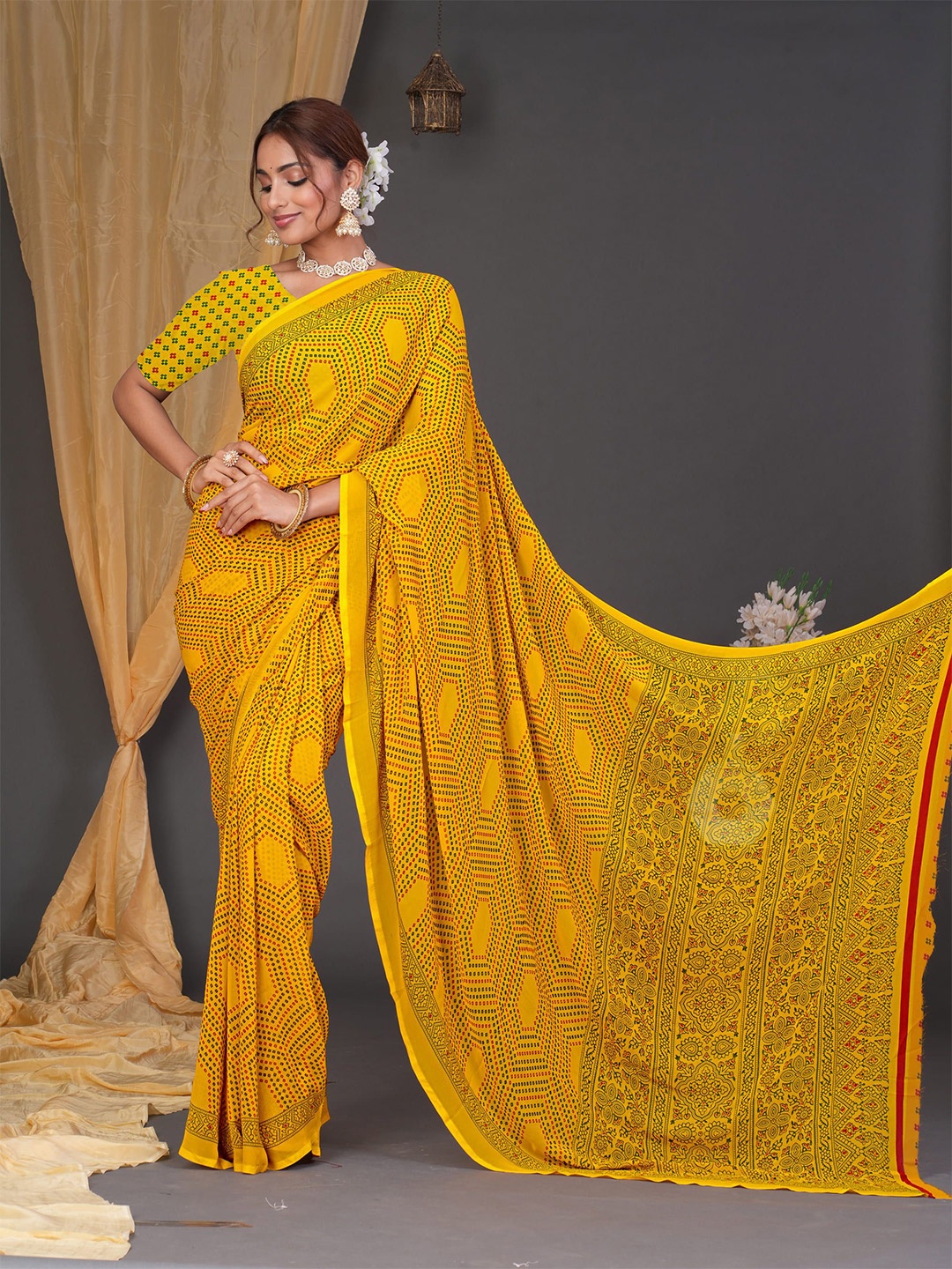 

EMV Floral Pure Chiffon Saree, Yellow