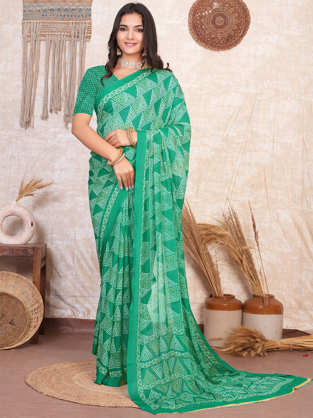 

EMV Printed Pure Chiffon Saree With Blouse Piece, Green