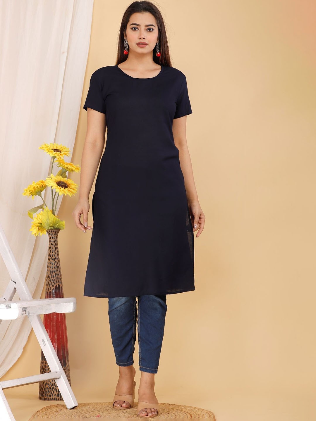 

Mehsoos Solid Round Neck Straight Kurta, Navy blue