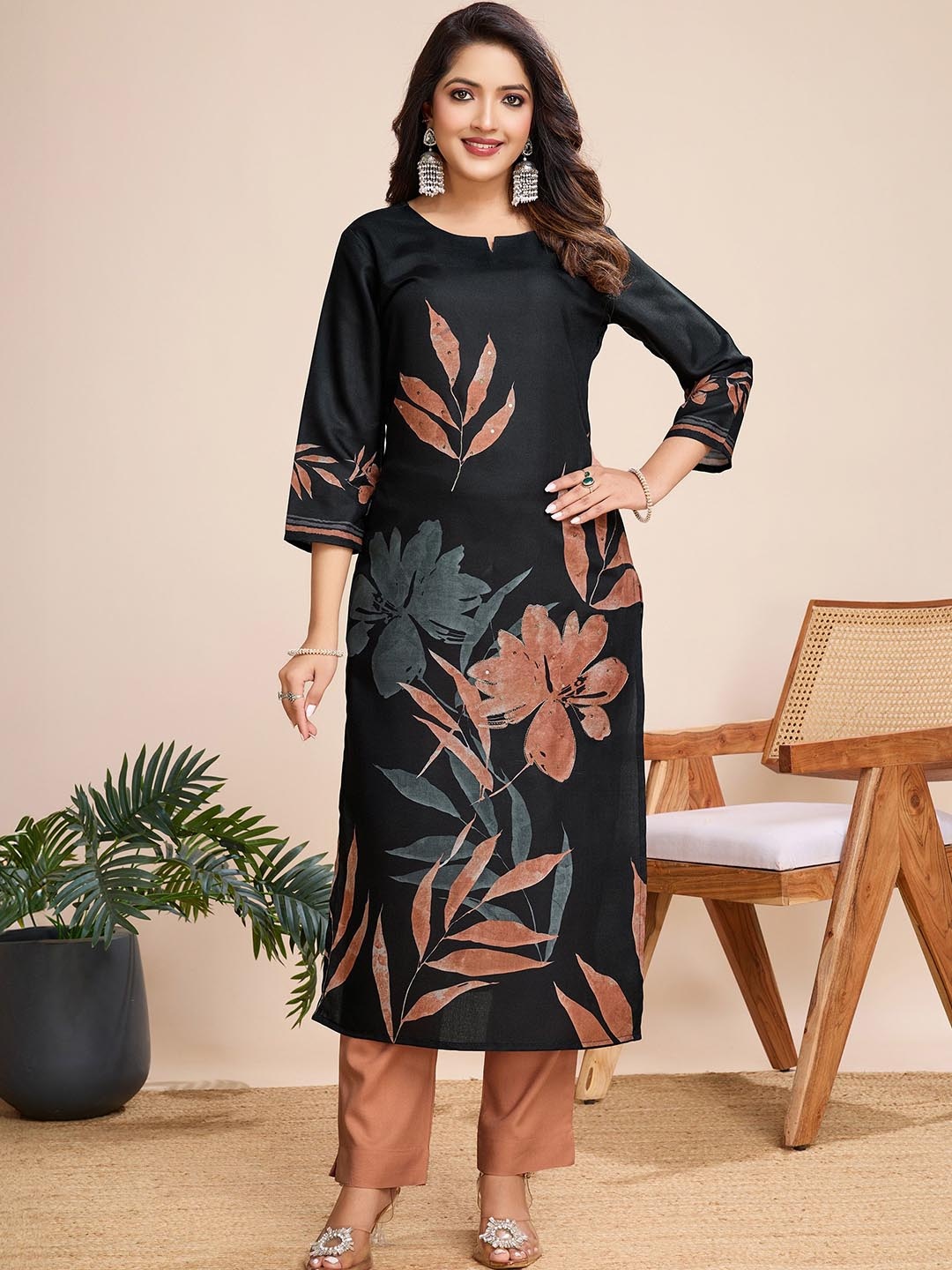 

MOJILAA Floral & Leaf Printed Notch-Neck Sequinned Linen Silk Straight Kurta With Trousers, Black