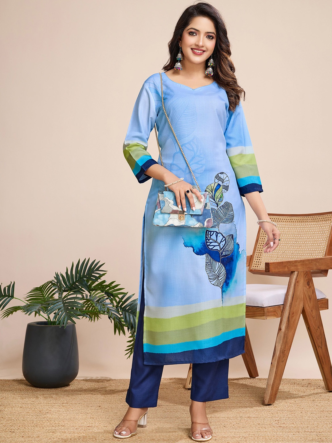 

MOJILAA Floral & Leaf Printed Sweetheart Neck Linen Silk Straight Kurta With Trousers, Blue