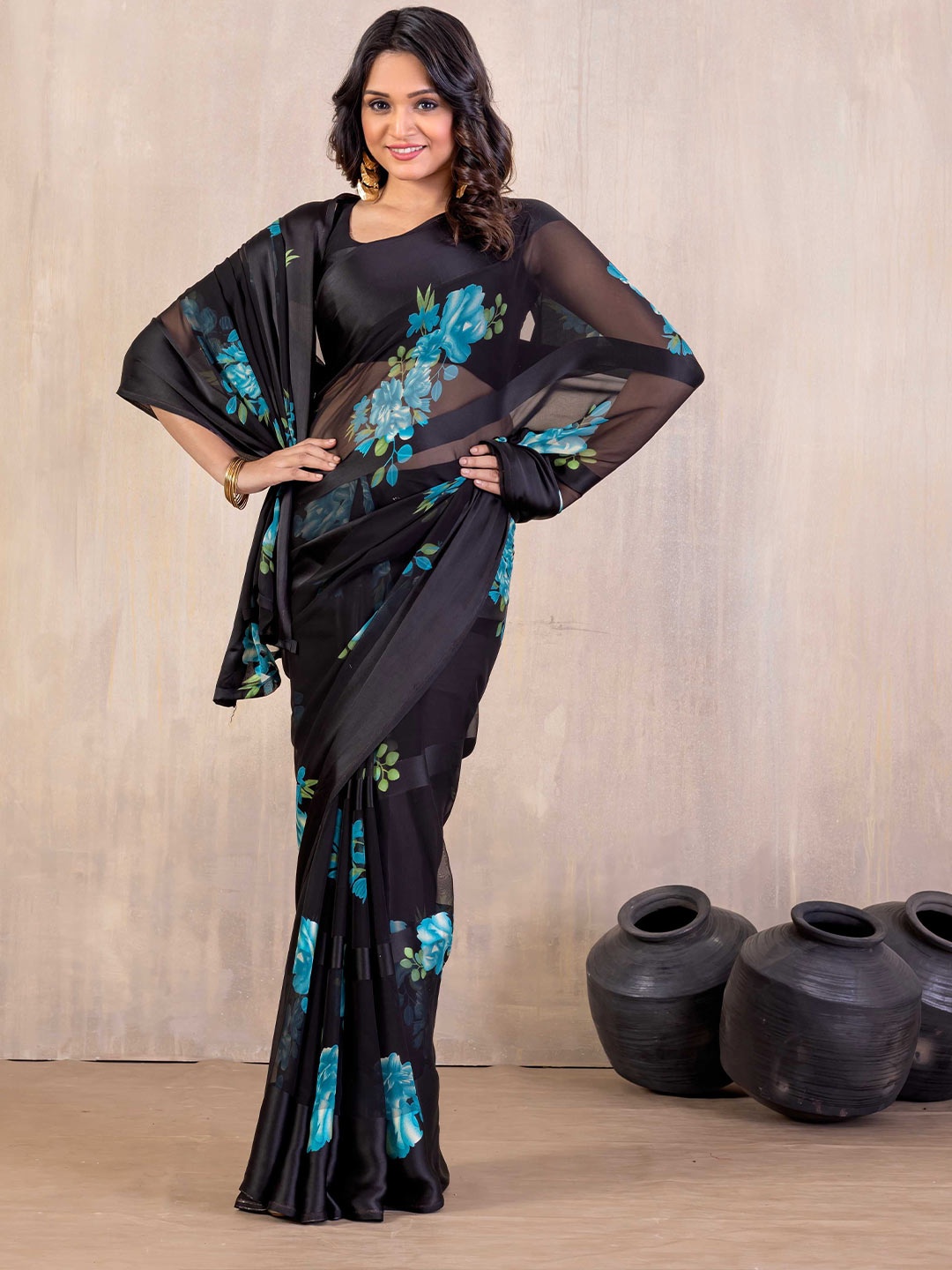 

Rhey Floral Printed Saree, Black