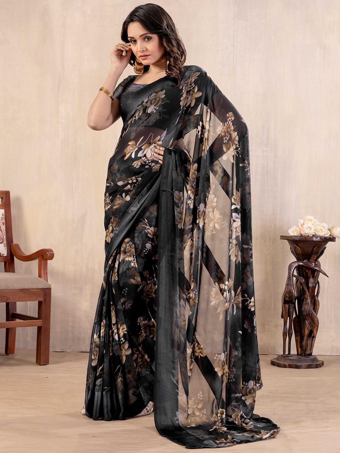 

Rhey Floral Printed Saree, Black