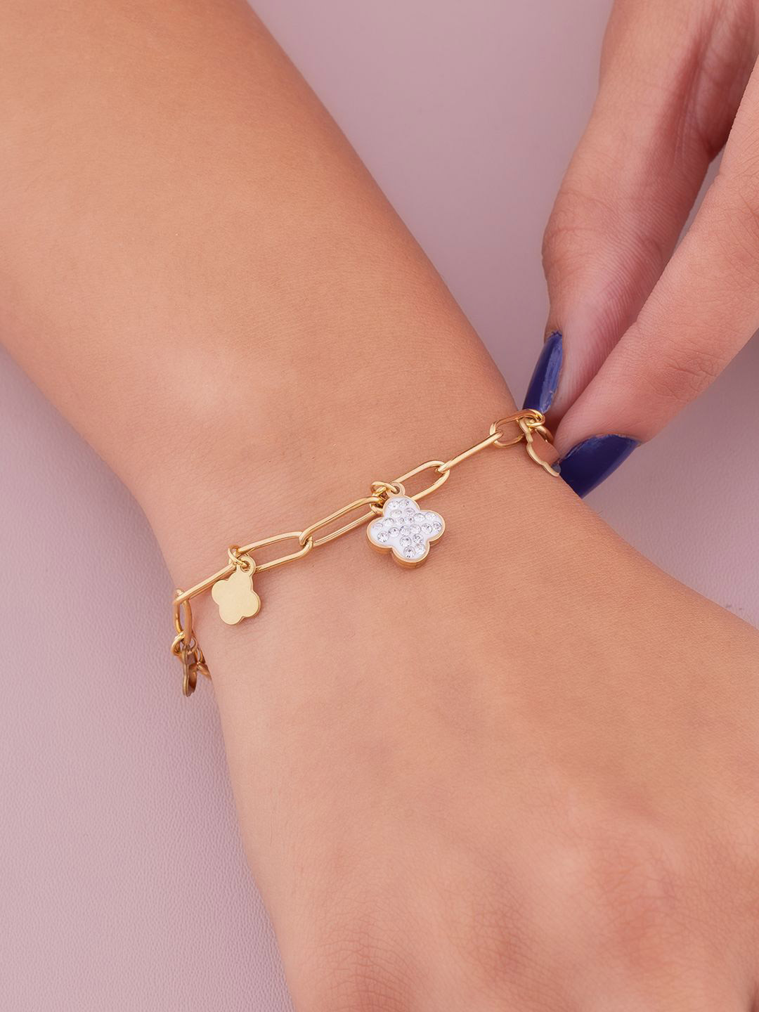 

ANJNI CREATION Gold-Plated Stainless Steel Tarnish-Free Clover Link Bracelet