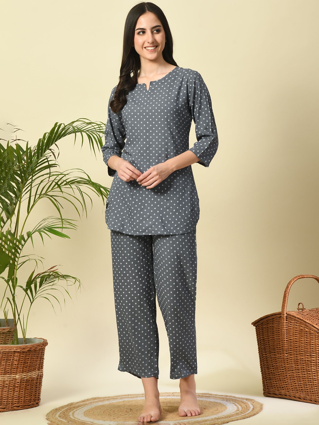 

Dreambe Women Printed Pure Cotton Night suit, Grey