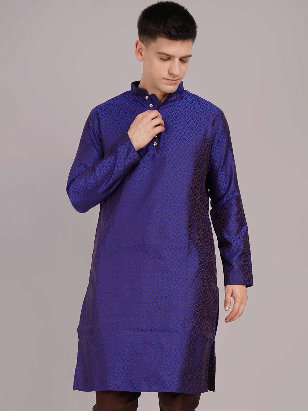 

Larwa Jacquard Woven Design Mandarin Collar Straight Kurta, Blue