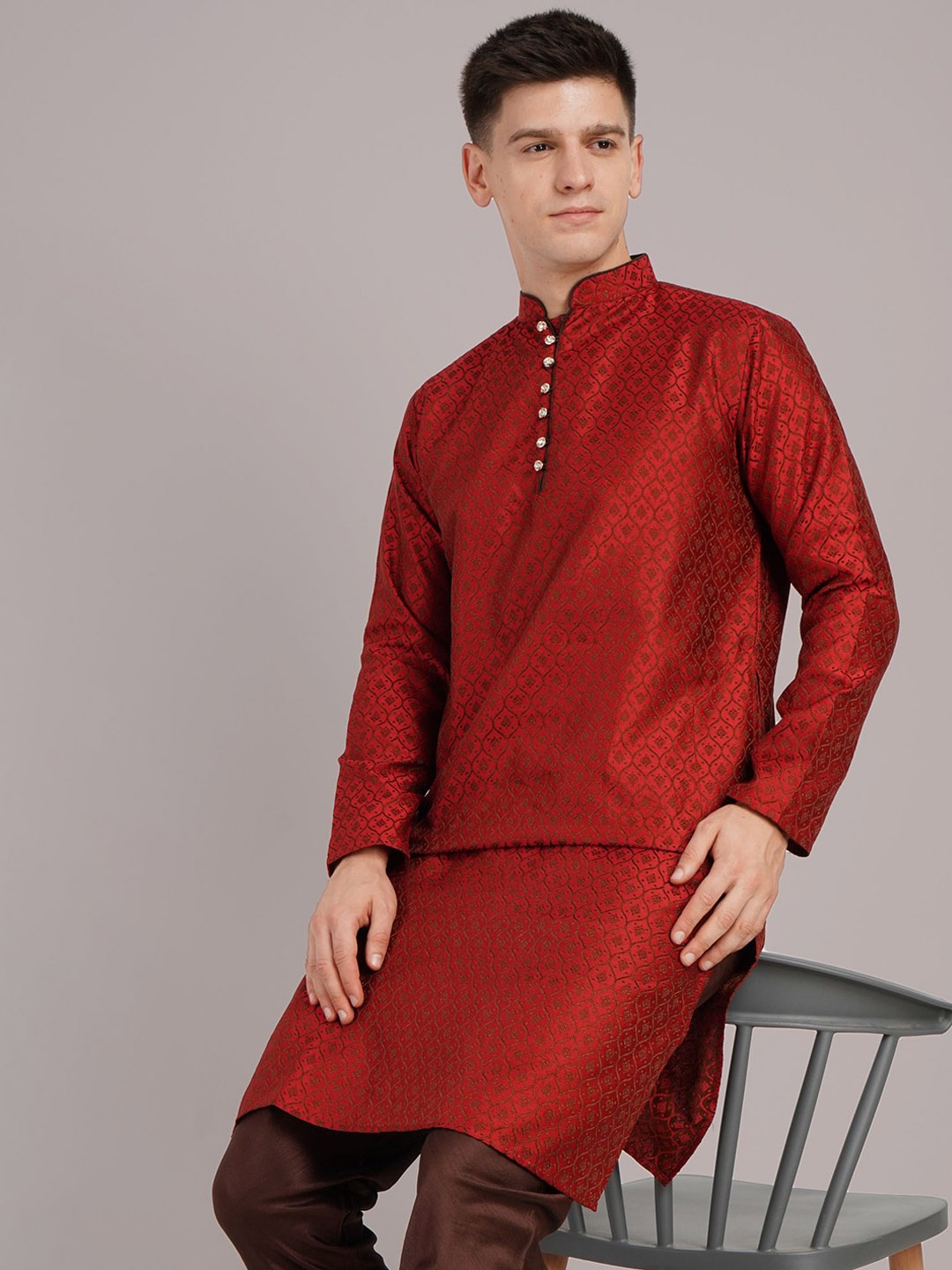 

Larwa Jacquard Woven Design Mandarin Collar Straight Kurta, Maroon