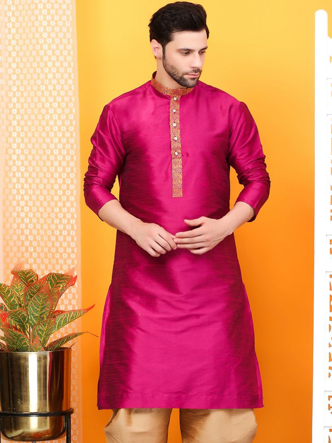 

Larwa Jacquard Woven Design Mandarin Collar Straight Kurta, Red