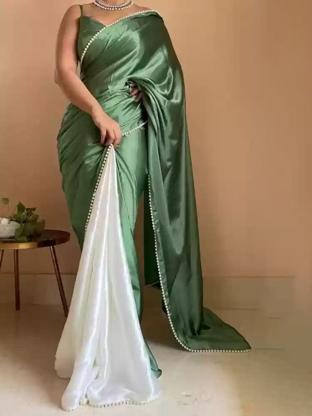 

KALINI Colourblocked Satin Saree, Green