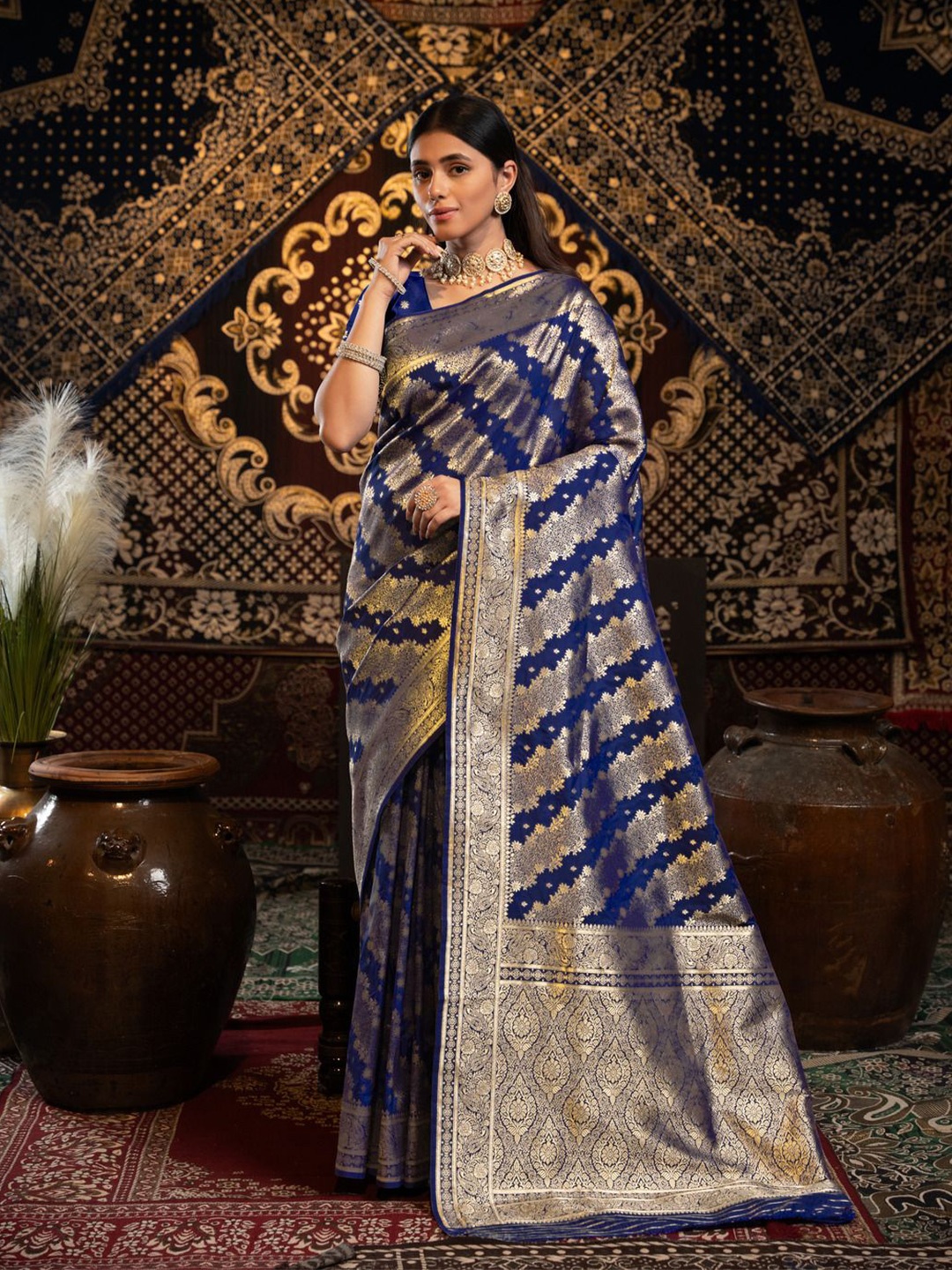 

ISHIKA FAB Woven Design Zari Banarasi Saree, Navy blue