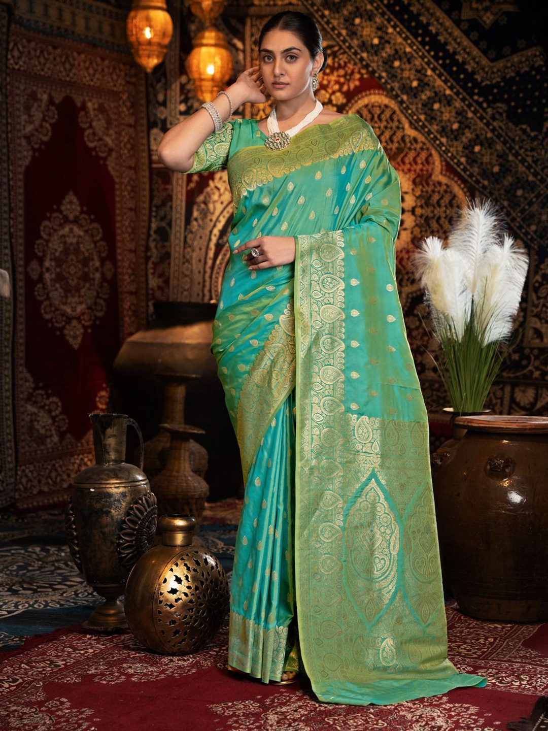 

ISHIKA FAB Woven Design Zari Banarasi Saree, Green