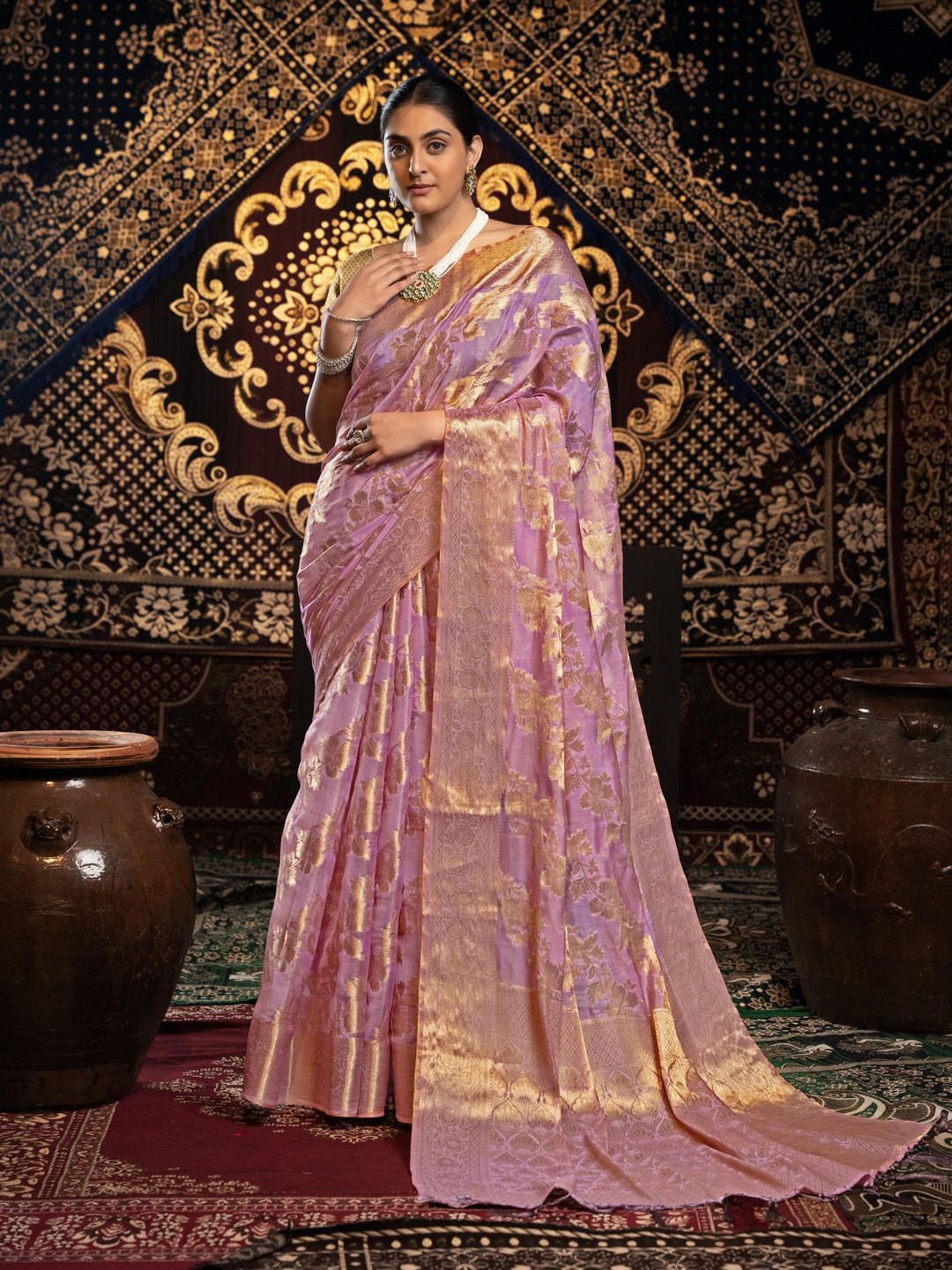 

ISHIKA FAB Floral Printed Zari Saree, Pink