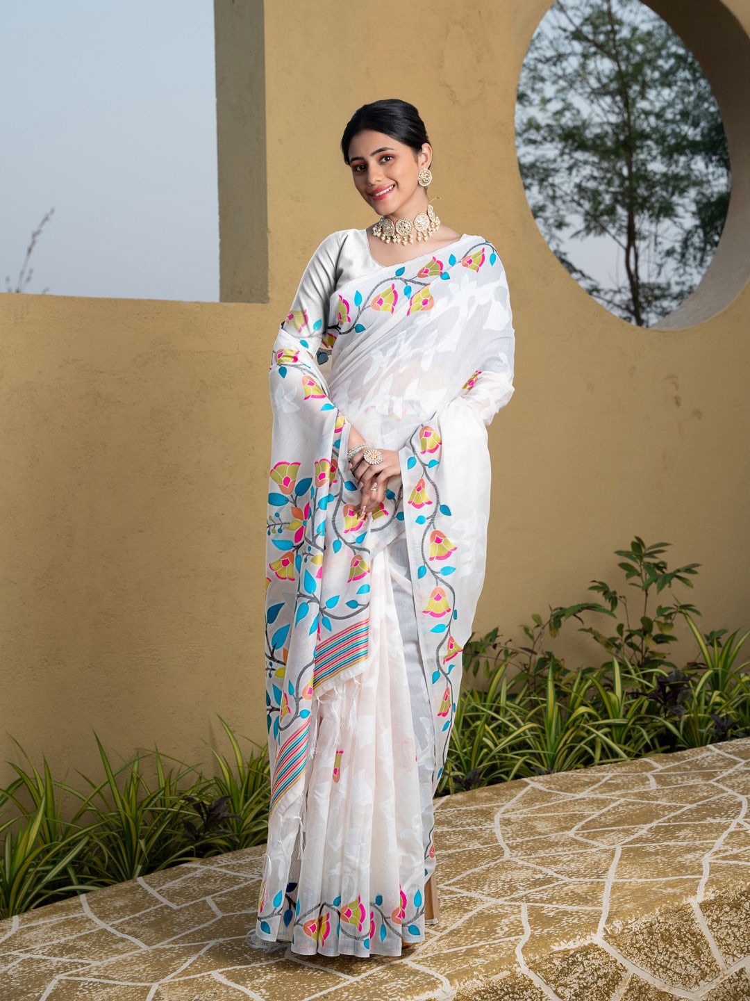 

ISHIKA FAB Floral Printed Pure Cotton Jamdani Saree, White