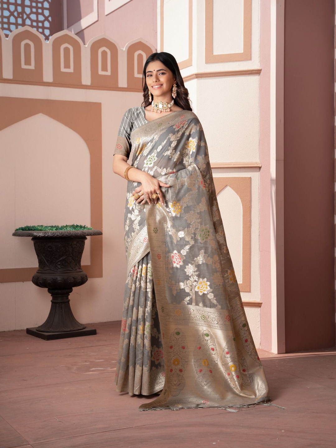 

ISHIKA FAB Women Woven Design Zari Banarasi Saree, Grey