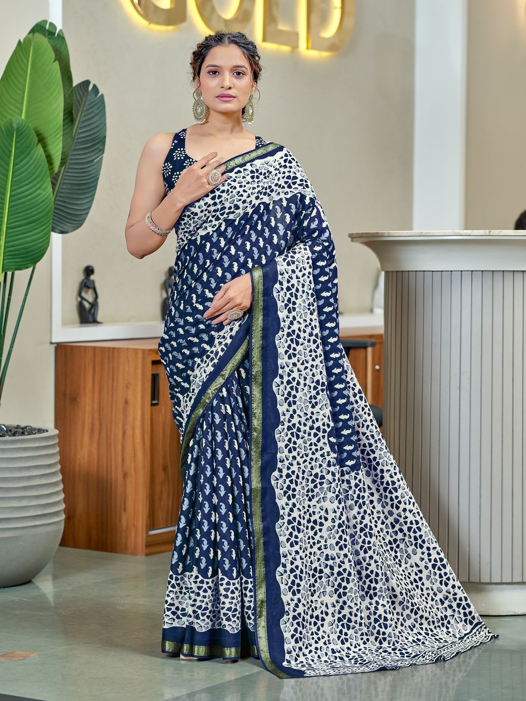 

MOKSHA DESIGNS Ajrak Block Zari Pure Cotton Handloom Block Print Saree, Blue