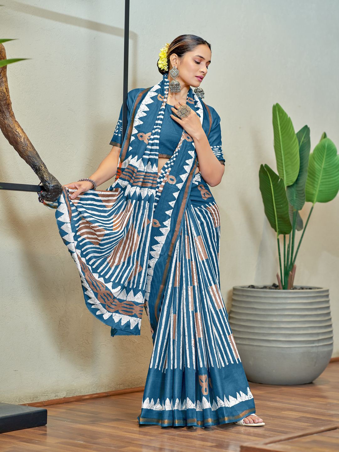 

MOKSHA DESIGNS Ajrak Block Zari Pure Cotton Block Print Saree, Blue