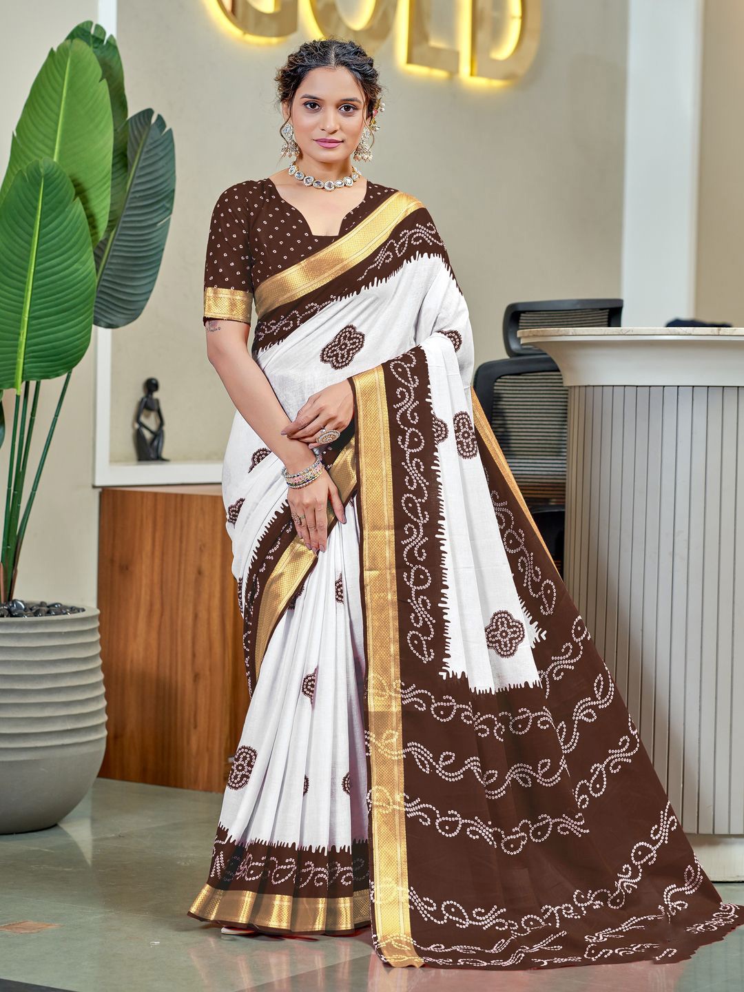 

MOKSHA DESIGNS Bandhani Zari Pure Cotton Block Print Saree, White