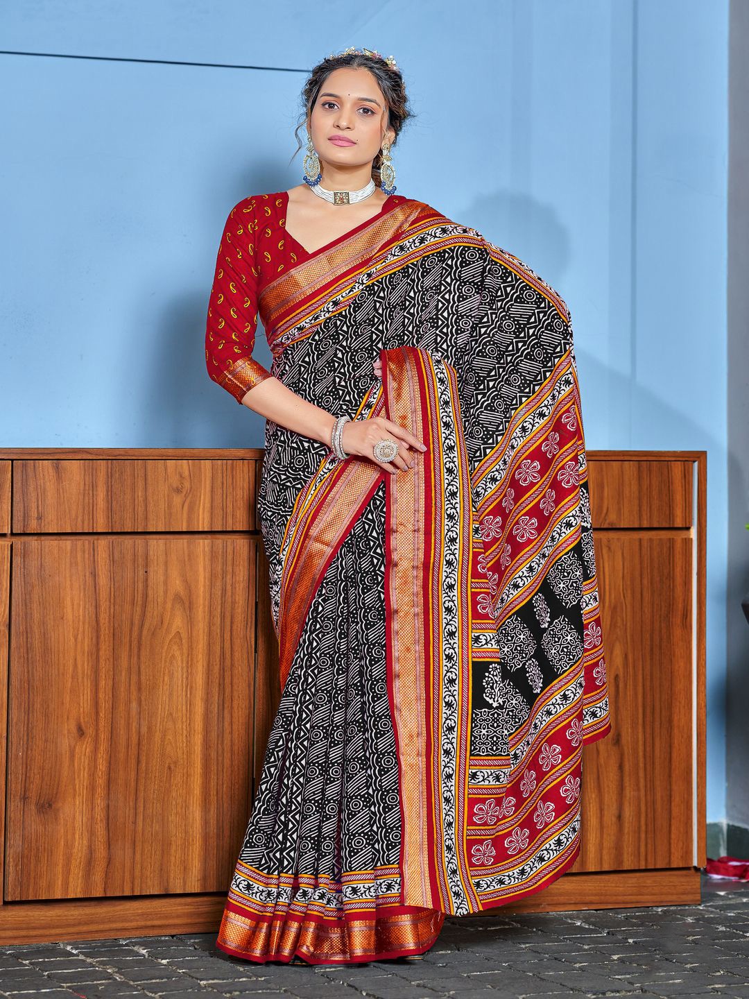 

MOKSHA DESIGNS Ajrak Printed Pure Cotton Block Print Saree, Black